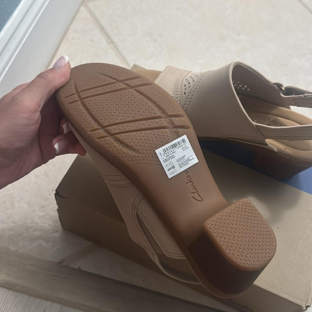 Clark’s sandals - Picture 3 of 4
